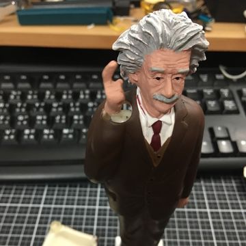 KIKKERLAND 太陽能愛因斯坦人偶