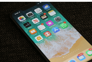 https://pixabay.com/zh/photos/phone-screen-apps-iphone-iphone-13-6653113/